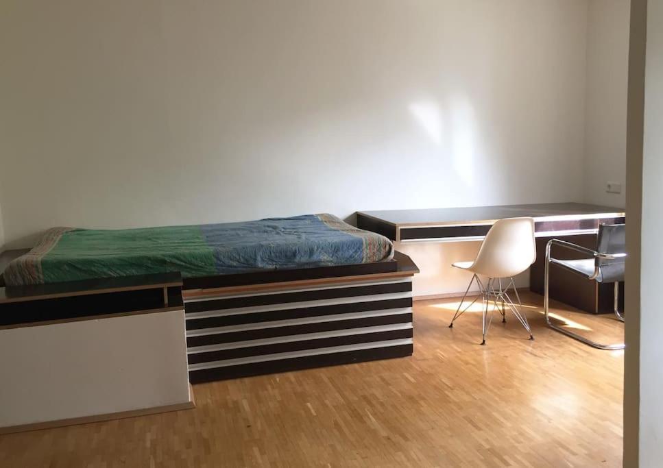 Room In Maisonette With Garden, Parking Place Bécs Kültér fotó