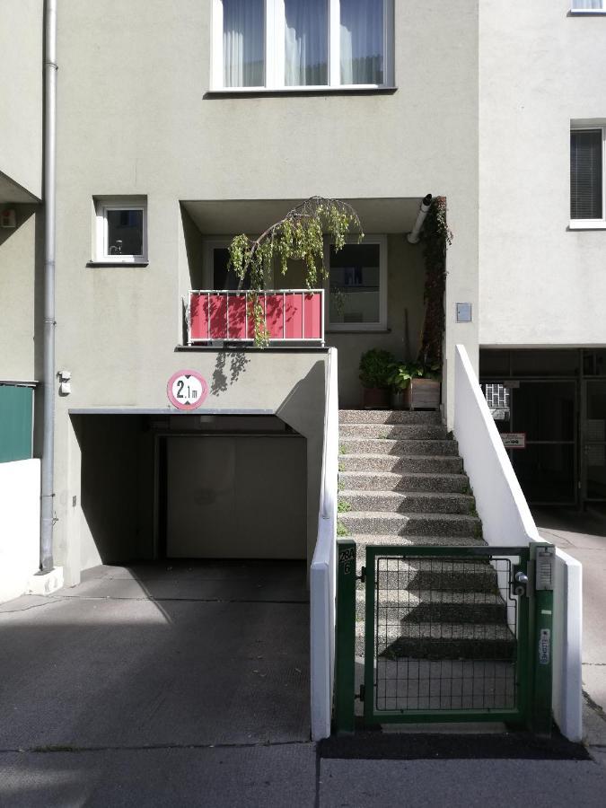 Room In Maisonette With Garden, Parking Place Bécs Kültér fotó